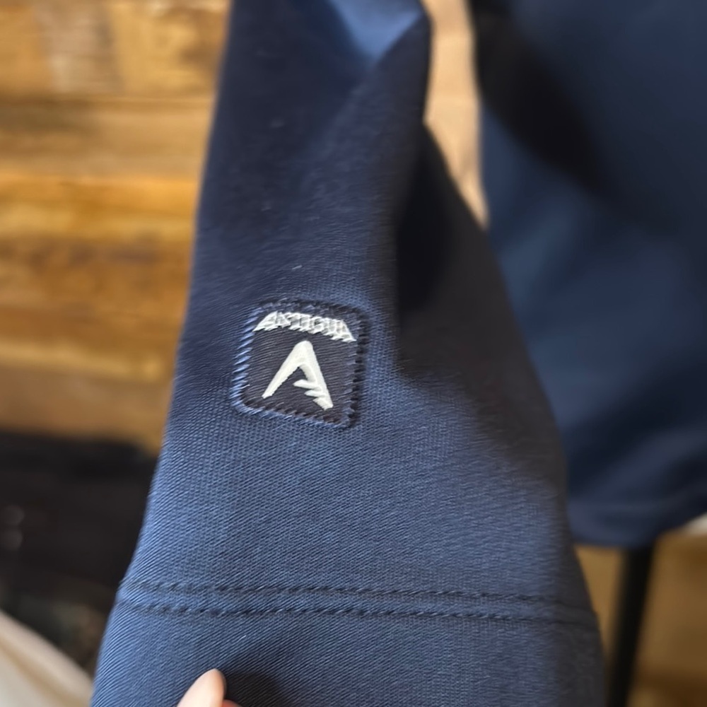 MAVERICKS Women's Navy and White Zip-Up - Picture 4 of 12